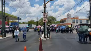 Maestros de Yucatán bloquean otra vez la avenida Canek de Mérida