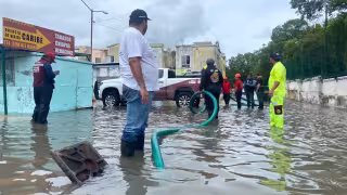 Las lluvias causan afectaciones económicas y complican el tránsito en la zona norte de Quintana Roo