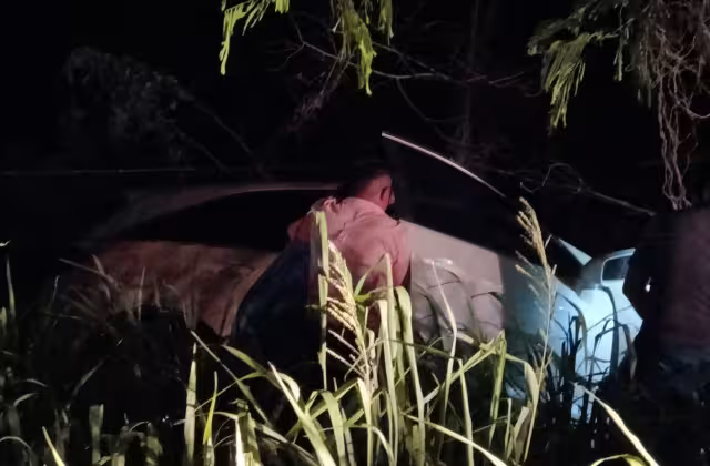 Se accidentan en Palizada por mal estado de carretera alterna