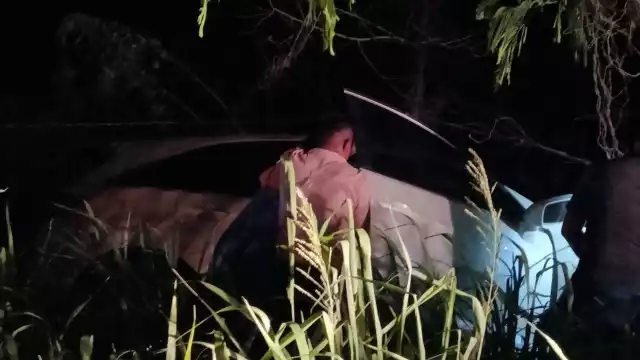 Se accidentan en Palizada por mal estado de carretera alterna