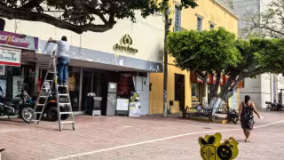 Rumores en redes sociales alertaron sobre el supuesto cierre de sucursales de Elektra y Banco Azteca en Ciudad del Carmen.