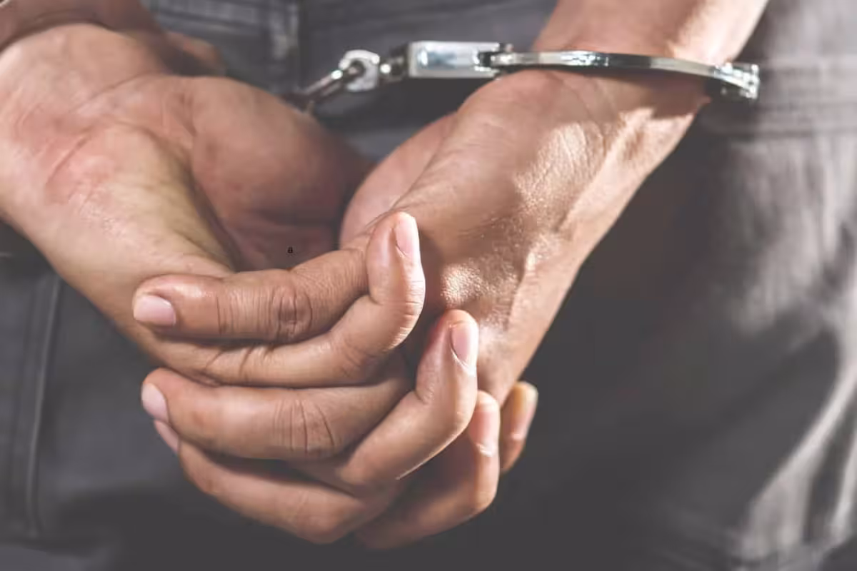 Detienen a un hombre tras ser sorprendido con un arma de fuego durante ...