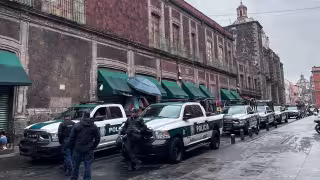 El perimetro del zócalo permanece cerrado