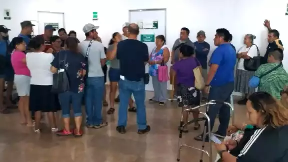 Personal del IMSS en Cancún denuncia colapso en hospitales por sobrecarga. Personal del IMSS en Cancún denuncia colapso en hospitales por sobrecarga.