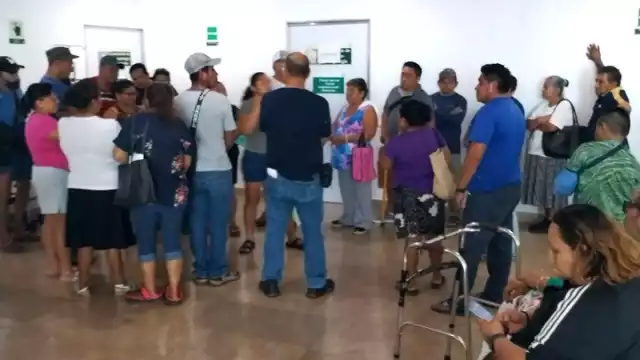 Personal del IMSS en Cancún denuncia colapso en hospitales por sobrecarga.