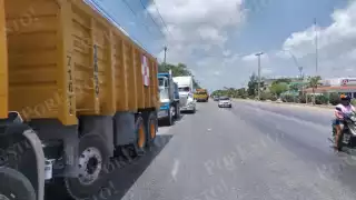 Los compañeros del gremio realizaron una caravana con el cuerpo rumbo al aeropuerto de Cancún