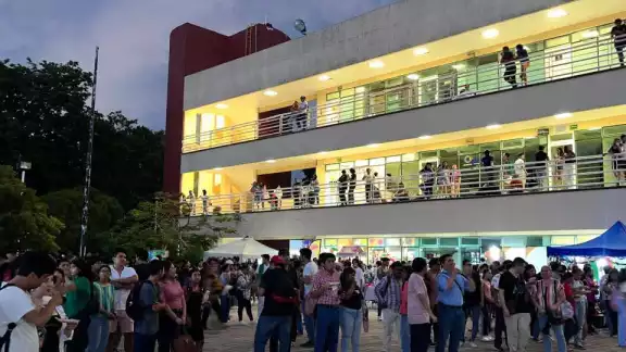 Estudiantes de la UNACAR protestan por el aumento injustificado de aranceles