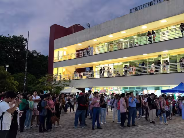 Estudiantes de la UNACAR protestan por el aumento injustificado de aranceles