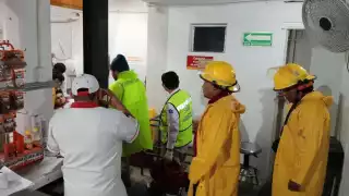 Carnicero se electrocuta en local