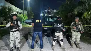 En total se aseguraron 3.2 kilogramos de cannabis, 48 gramos de la droga conocida como cristal y 20 bolsitas con esa misma sustancia