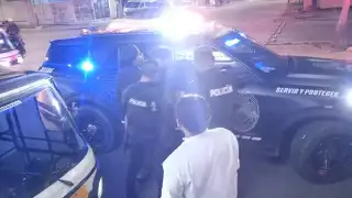 Los vecinos intervinieron para evitar que escaparan, manteniéndolos bajo resguardo hasta la llegada de las autoridades