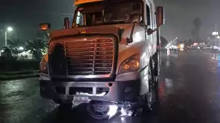 El accidente ocurrió cuando el camión no guardó la distancia reglamentaria