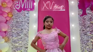 Mili logra realizar una de sus mayores ilusiones al festejar sus XV años en compañía de familia y amigos