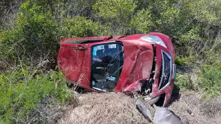 Aparatosa volcadura deja solo lesiones menores en Campeche