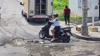 Piden topes y señalamientos tras accidentes en peligroso cruce de la colonia Revolución en Campeche