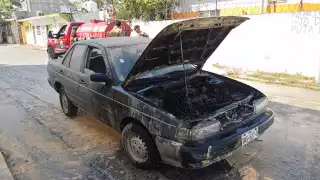 Se incendia un automóvil en la colonia Manigua de Campeche