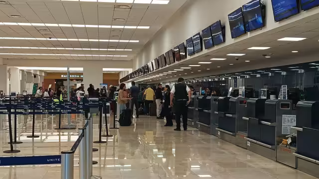 La afluencia de pasajeros en el aeropuerto de Mérida se mantiene con normalidad