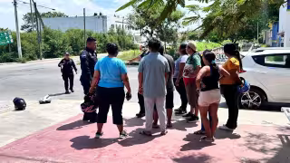 Bicicleta eléctrica impacta contra automóvil en Campeche