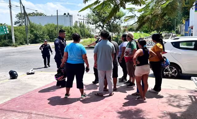 Paramédicos atienden a menor tras accidente en Hampolol
