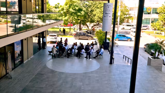 Funcionarios se reunieron con los empresarios, quienes exigían la verificación de los cobros