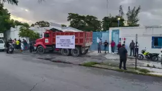 Trabajadores de Aguakan de Cancún e Isla Mujeres se manifiestan ante inconformidades