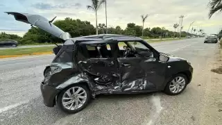 El impacto fue de tal magnitud que ambas unidades resultaron con severos daños en la parte frontal.