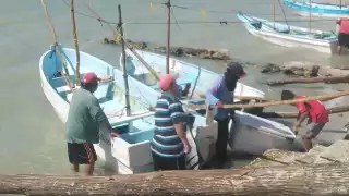 Pescadores de Sabancuy exigen retirar a los buzos de Champotón
