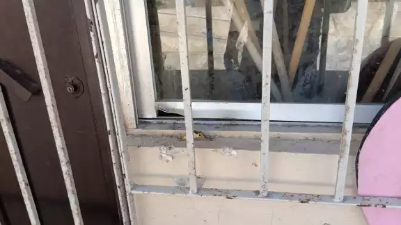 Vecinos dieron alerta a las autoridades al percatarse de los pandilleros, quienes dejaron daños visibles