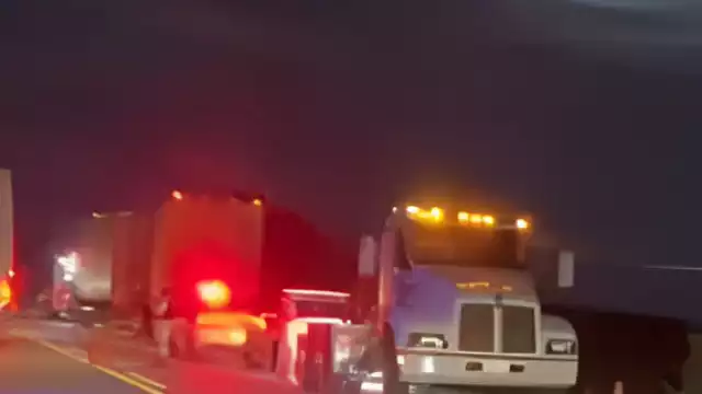 El accidente ocurrió alrededor de las 2:00 horas debido a un bache que hizo perder el control al conductor