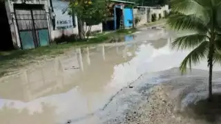 En Xbacab, Champotón, unas 15 familias están afectadas por una calle alterna intransitable.