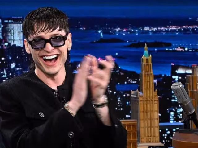 ¿Imaginabas a Jimmy Fallon disfrazado de Peso Pluma?