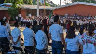 Reanudan clases en Quintana Roo tras el  paso del Huracán Beryl  
