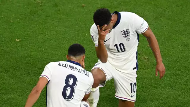 Inglaterra busca el liderato del Grupo C, por lo que este domingo busca imponerse contra Serbia