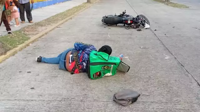 El motociclista tuvo que ser trasladado de urgencia a un hospital.