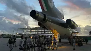 Aeronave con 120 elementos de la Guardia Nacional parte del aeropuerto de Cancún