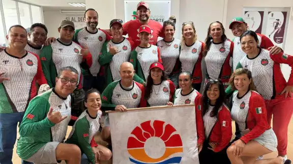 Los competidores recibieron de manera oficial sus uniformes por parte de Alejandro Luna López director general del Instituto del Deporte del Municipio de Benito Juárez Los competidores recibieron de manera oficial sus uniformes por parte de Alejandro Luna López director general del Instituto del Deporte del Municipio de Benito Juárez