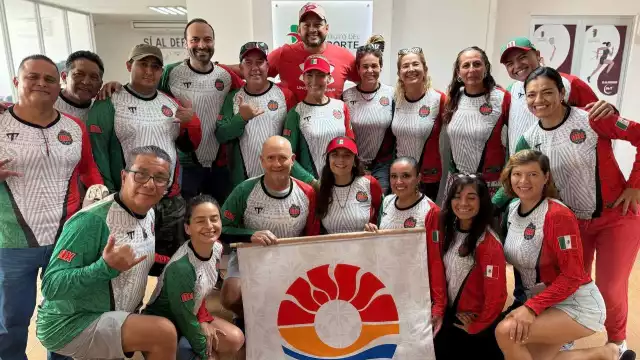 Los competidores recibieron de manera oficial sus uniformes por parte de Alejandro Luna López director general del Instituto del Deporte del Municipio de Benito Juárez