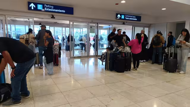 Turistas, asambleístas, estudiantes y deportistas llegaron al aeropuerto de Mérida