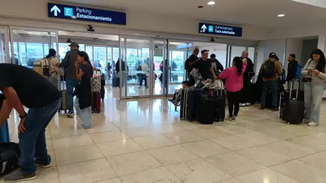 Turistas, asambleístas, estudiantes y deportistas llegaron al aeropuerto de Mérida
