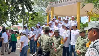 Joaquín Díaz Mena continúa gira de apoyo en Yucatán tras el paso del Huracán Milton