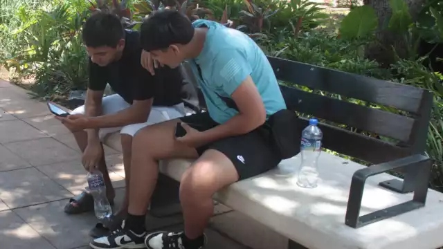 El bombardeo publicitario deriva en comportamientos nocivos, como realizar apuestas desde sus celulares a todas horas, incluso durante la madrugada