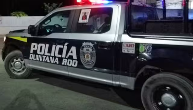 Vehículo particular en colonia Jesús Martínez Ross es vandalizado.