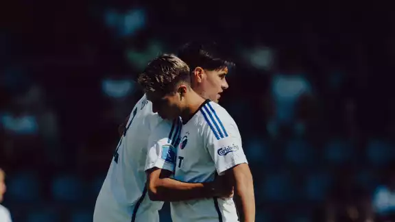 Rodrigo Huescas en acción durante su debut con el FC Copenhague contra Viktoria Plzen.