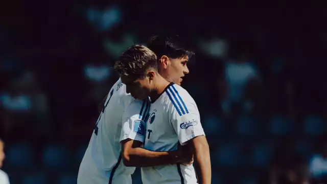 Rodrigo Huescas en acción durante su debut con el FC Copenhague contra Viktoria Plzen.