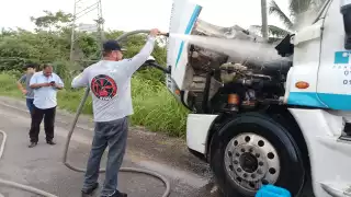 El tracto comenzó a incendiarse, pero fue controlado de inmediato.