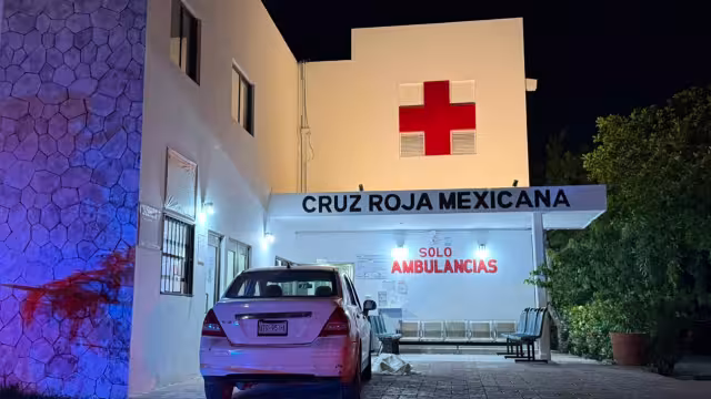 El hombre fue trasladado a la Cruz Roja, pero ya no pudieron salvarlo.