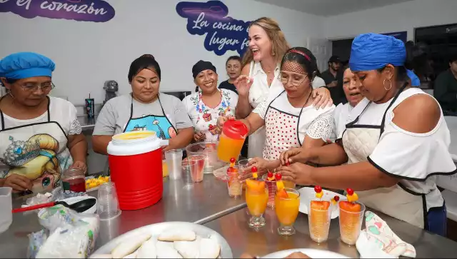 Cecilia Patrón resalta las acciones del Ayuntamiento para apoyar y acompañar a las meridanas