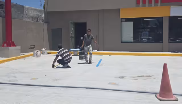 Trabajadores laboran sin hidratación ni descanso pese a intenso calor en Carmen
