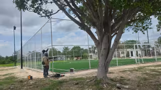 Dañan en colonias de Campeche canchas donadas por la presidenta Claudia Sheinbaum