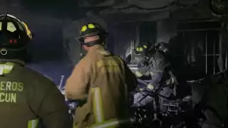 Se incendia taller de motos en la Región 97 de Cancún